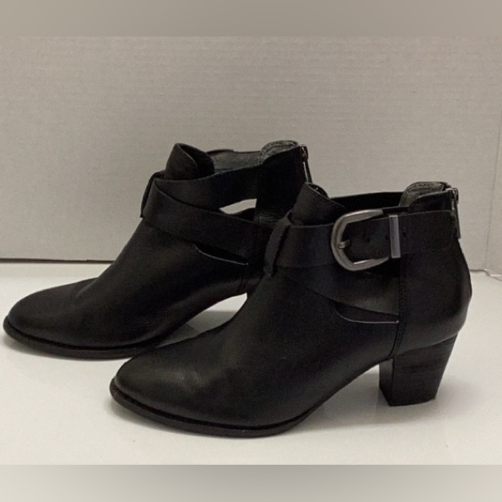 Vionic upright Rory black ankle boots boho modern western classic boho 7.5